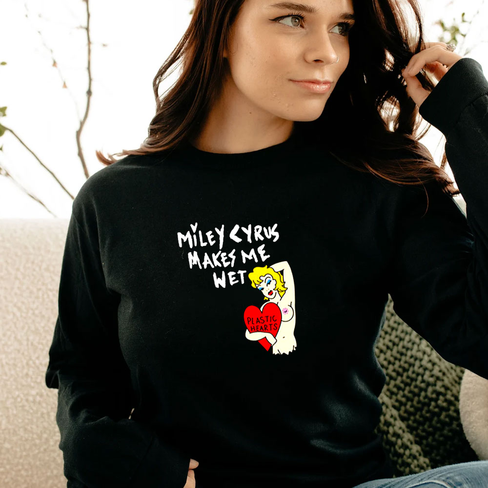 Miley Cyrus Makes Me Wet Plastic Heart Long Sleeve Miley Cyrus Makes Me Wet Plastic Heart Long Sleeve
